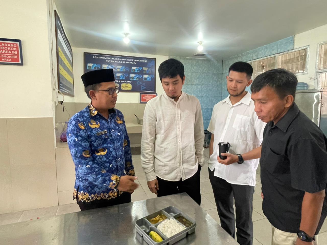 Kunjungi Dapur Rutan Mamuju, Senator DPD RI Andri Prayoga Puji Kondisi Dapur Bersih dan Pemenuhan SOP Penyajian Makanan